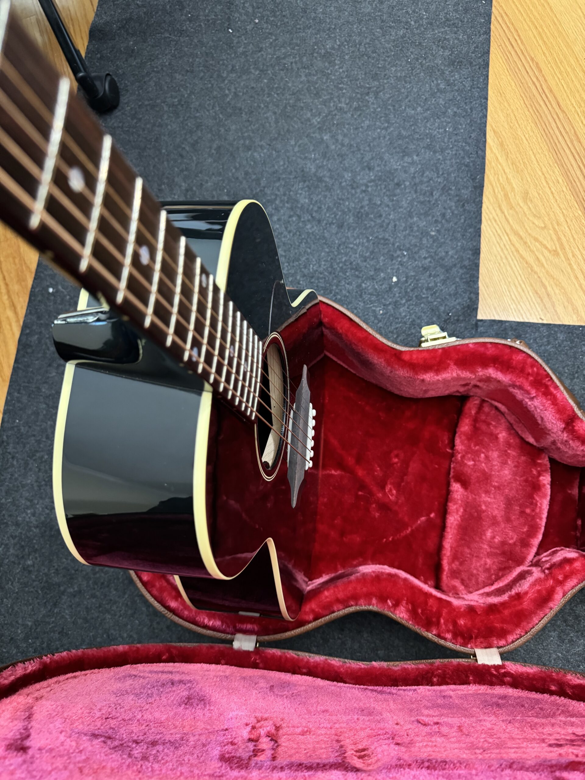 SOLD* Gibson L-00 Original In Ebony - 2024 MINT CONDITION